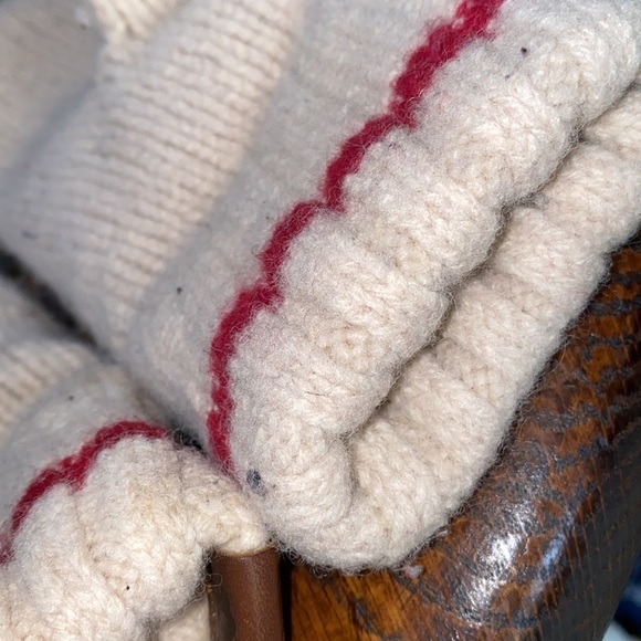 Roots  ivory red trim winter warm mittens - Picture 7 of 9